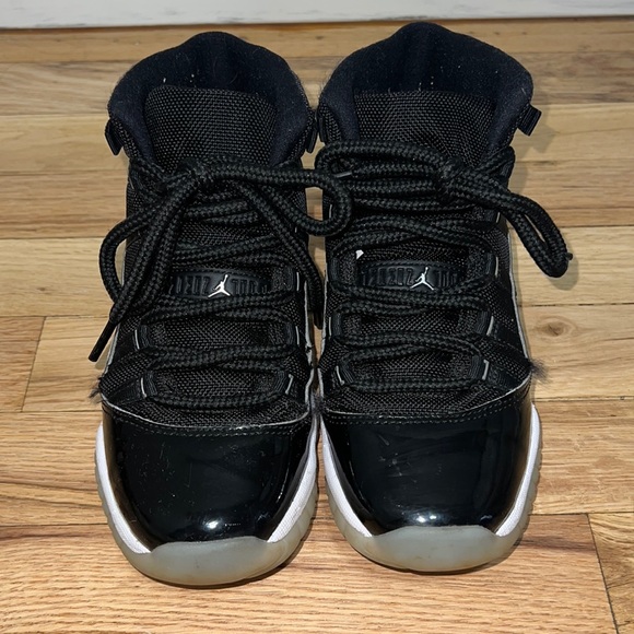 Jordan Retro 11 Jubilee Sneaker (Used) - Picture 2 of 11